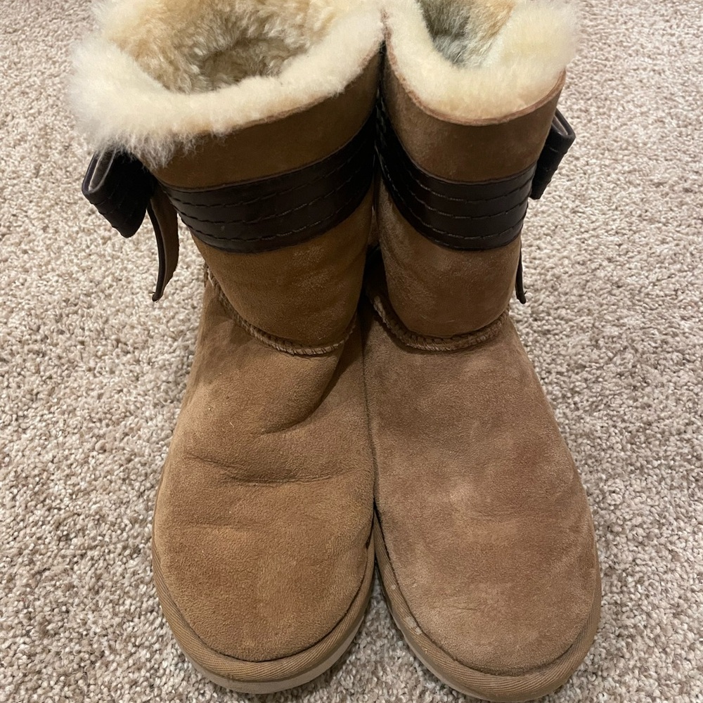 UGG Bow Boots - Ladies